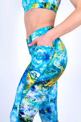 Клин с джобове - Into the sea