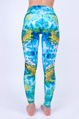 Клин с джобове - Into the sea