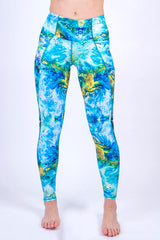 Клин с джобове - Into the sea