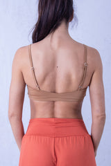 Телесно Бейсик бюстие с регулиращи се презрамки