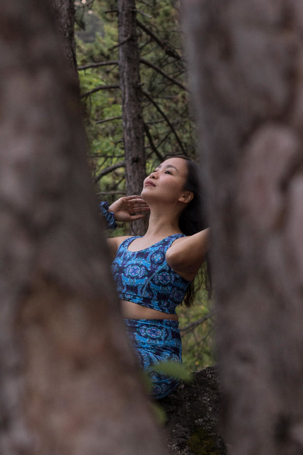 КЛИН и БЮСТИЕ + БЛУЗА С ГОЛ ГРЪБ ПОДАРЪК ! Син калейдоскоп